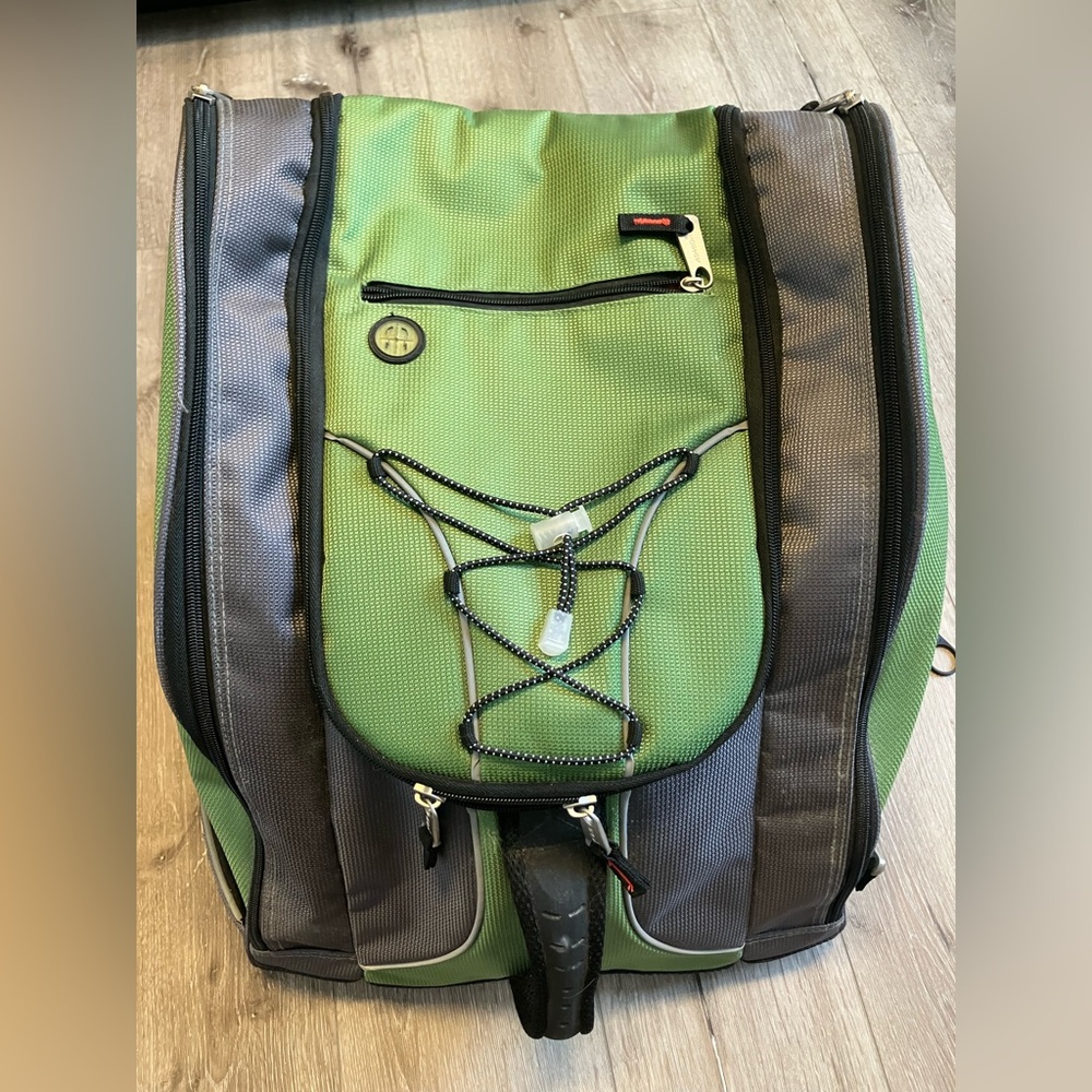 Athalon ski boots backpack